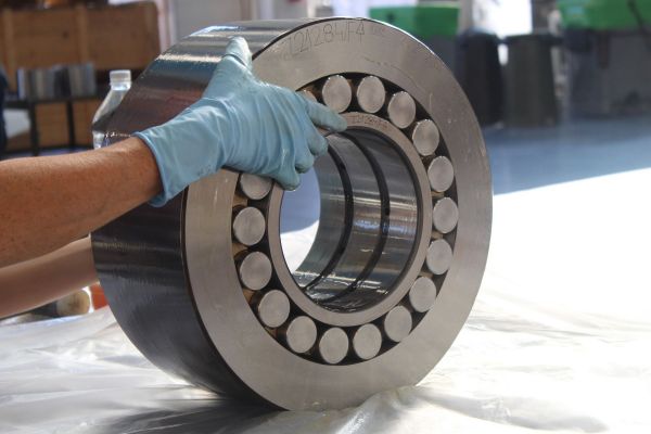 Progettiamo e produciamo cuscinetti assiali e radiali di grandi dimensioni (fino a 2.200 mm)